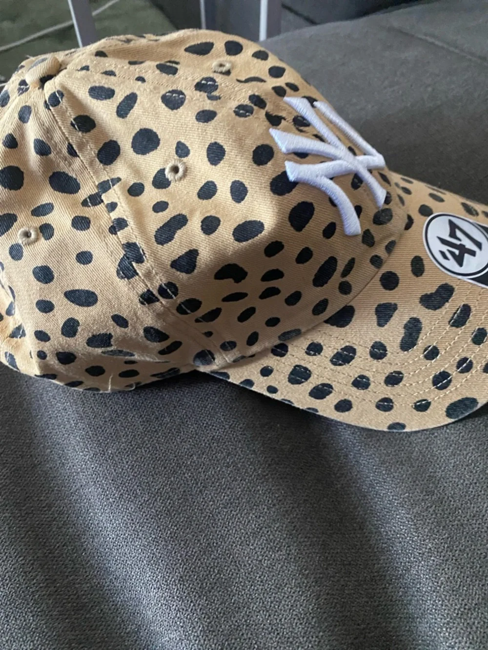 🆕⚾️NY Yankees ‘47 Women's Cheetah🐆Clean Up Adjustable Hat - Tan - Picture 3 of 8